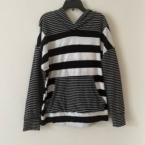 Andthewhy striped black/white Women hoodie size L